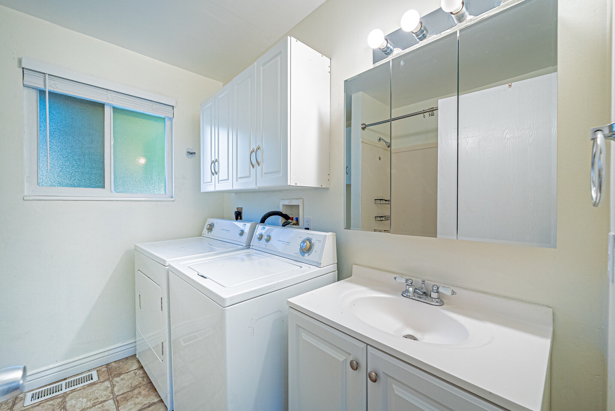 Building Photo - 489 S 450 E