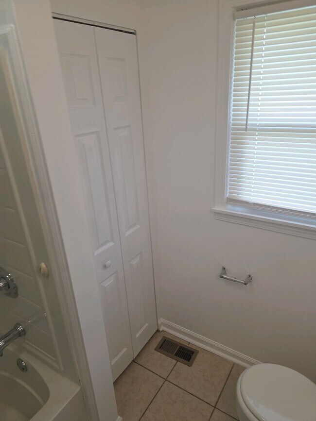 Building Photo - 7802 Columbine Dr