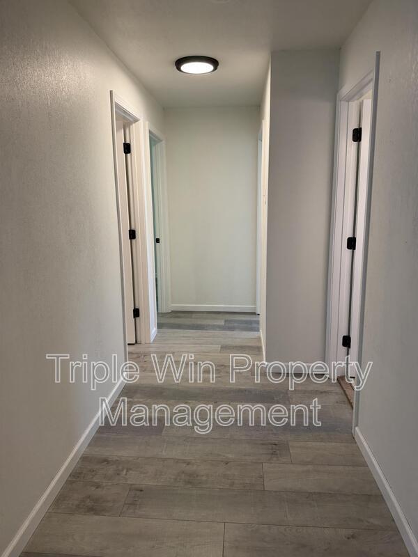 Building Photo - 8301 Pepperidge Dr