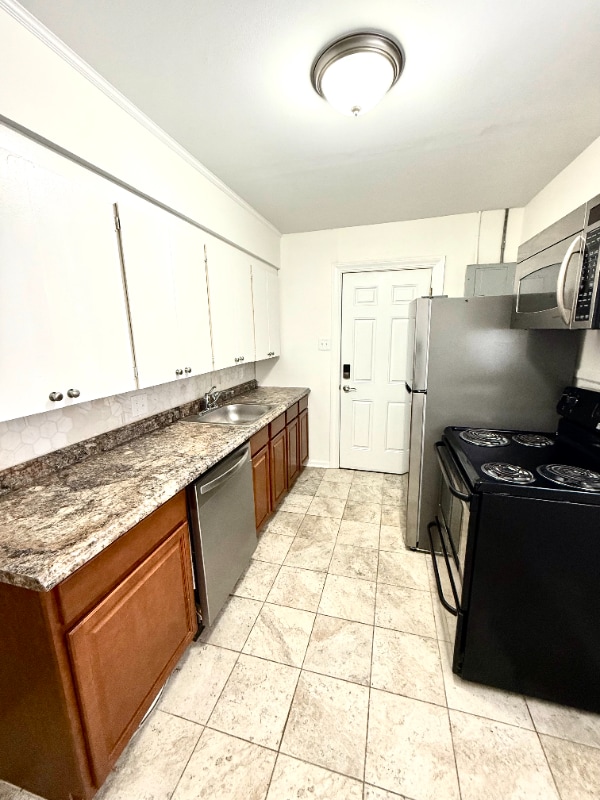 Building Photo - 18288 Deering St