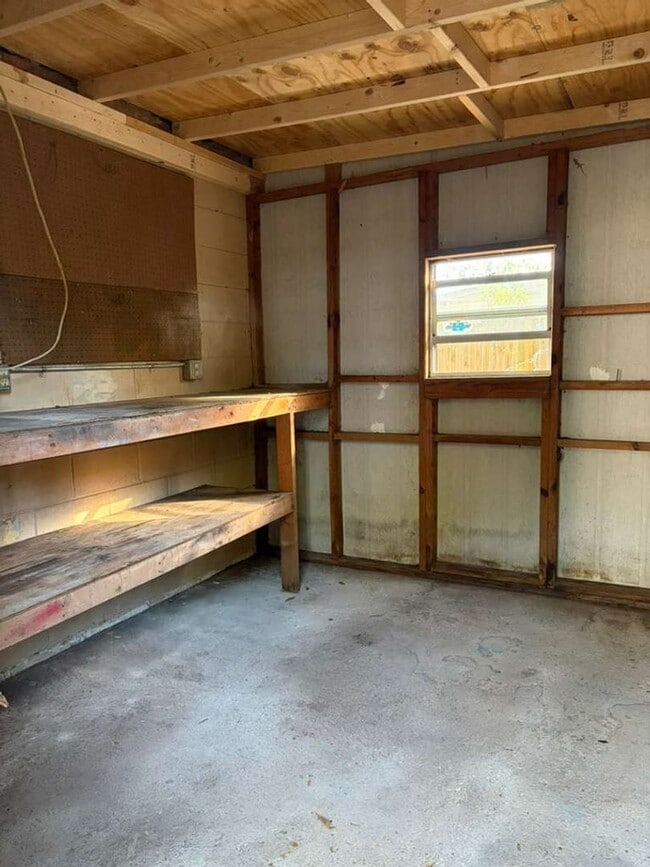 Building Photo - Gulfpfort Home With A Bonus Room