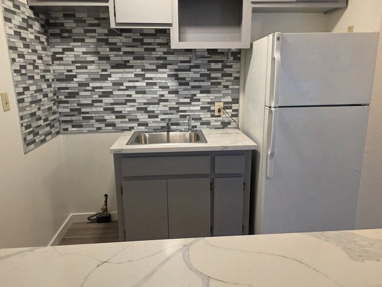 Remodeled/repainted kitchen - 614 Rancheria Dr
