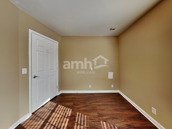 Building Photo - 112 Settlers Way