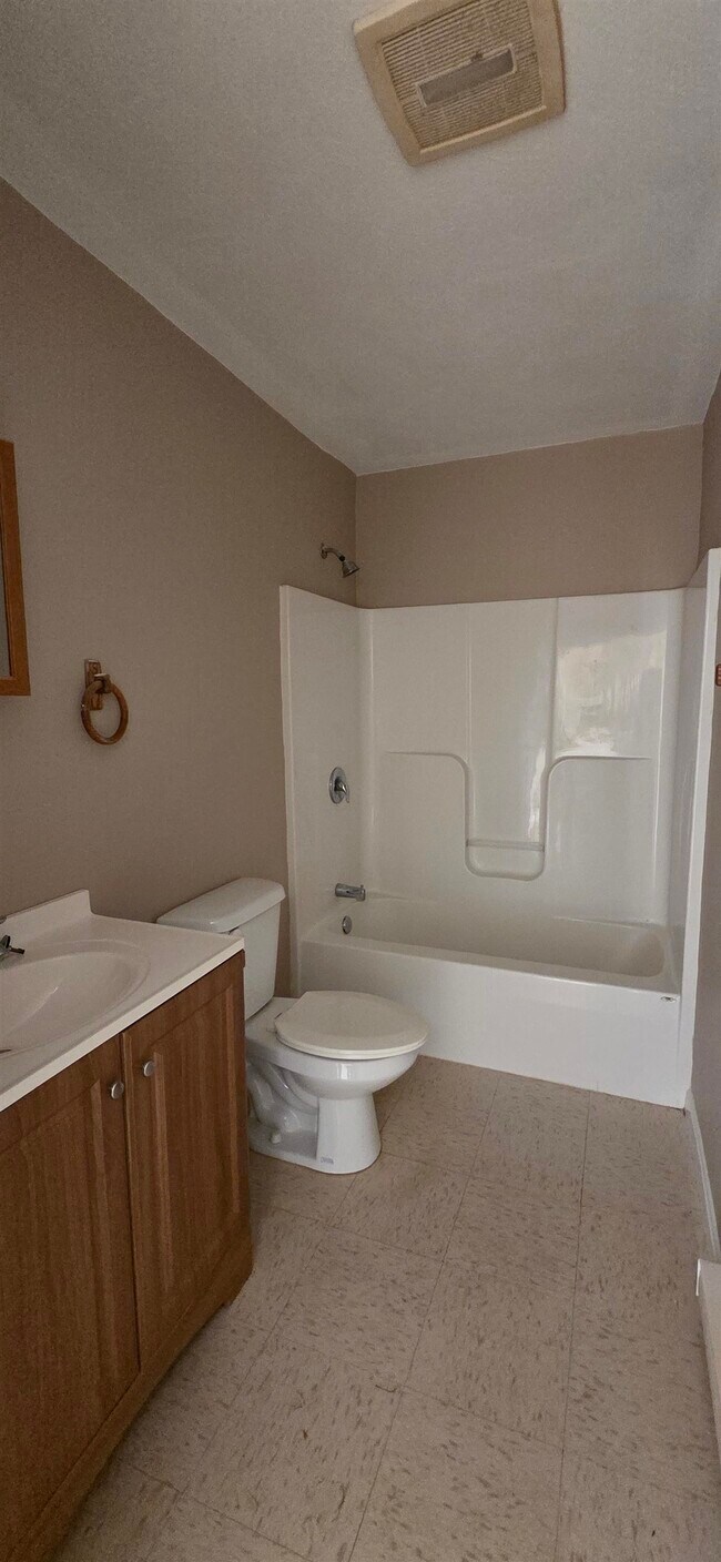 Building Photo - 41 Beatrice St