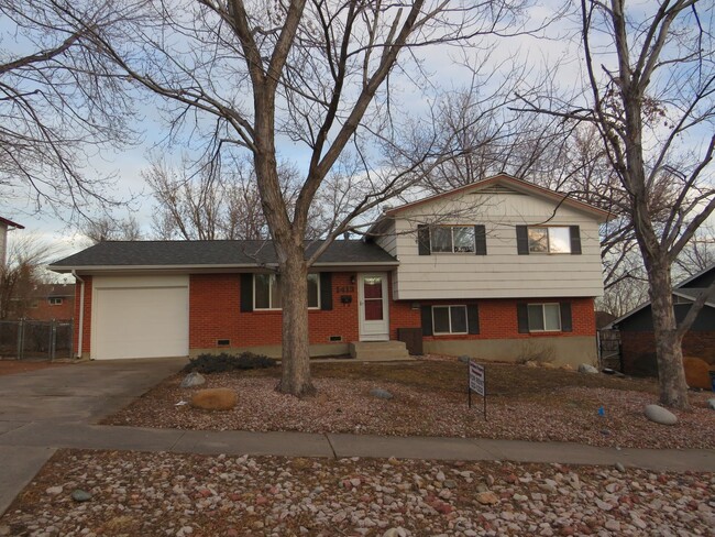 Primary Photo - Cozy 4-Bedroom Home in Central Colorado Sp...