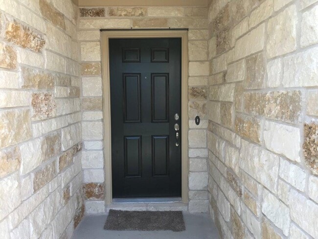 Building Photo - 21607 Surrey Ln