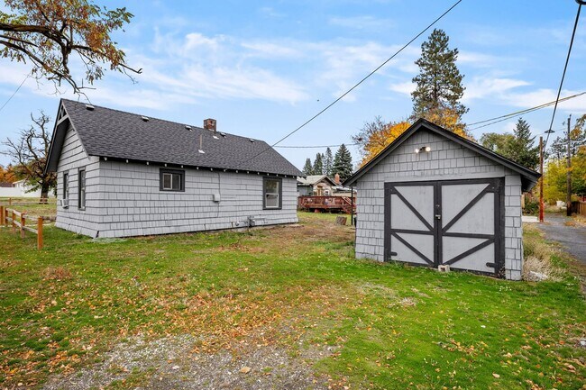Building Photo - Charming Garland Area Home!