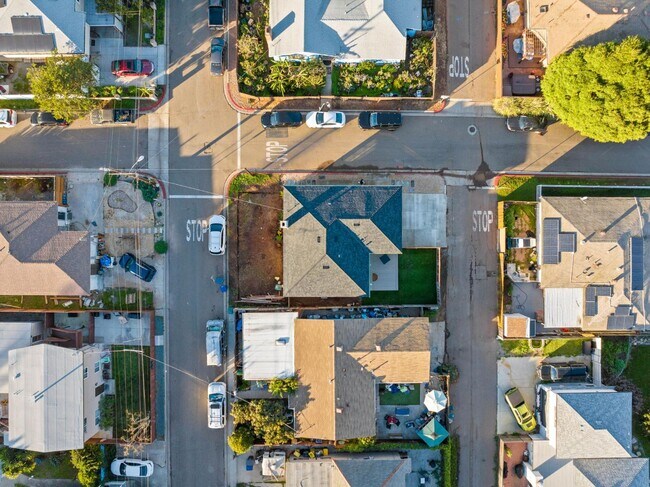 Building Photo - 765 Elkwood Ave
