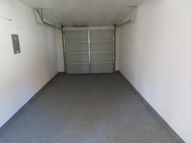 Building Photo - 10052 Kenworthy St