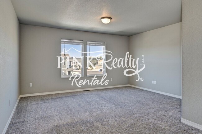 Building Photo - 10627 Hidden Pr Pkwy