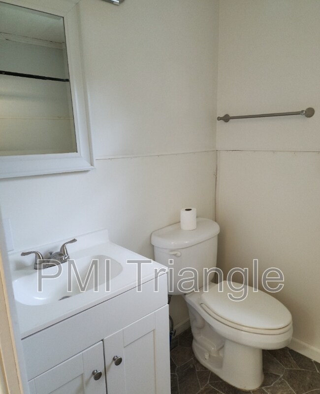 Building Photo - 5609 Hollytree Dr