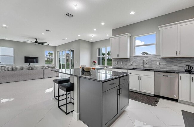 Building Photo - 5482 Macoon Wy