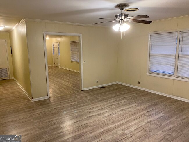 Building Photo - 374 E Monroe Ave