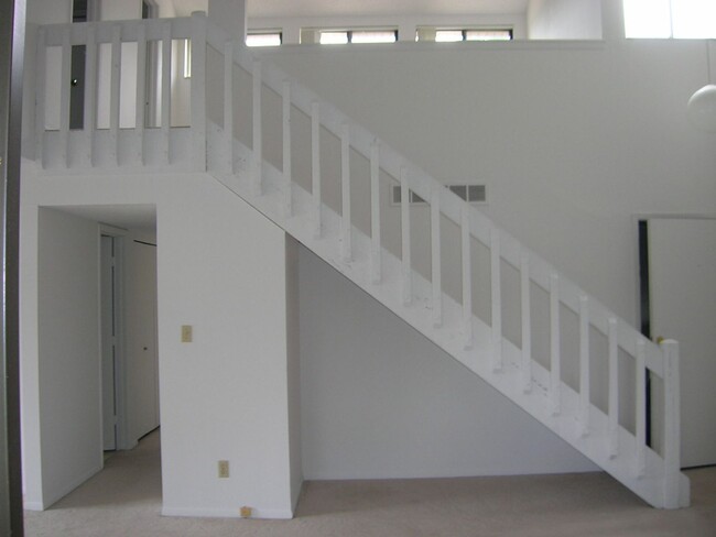 Building Photo - Remodeled condo available for July!