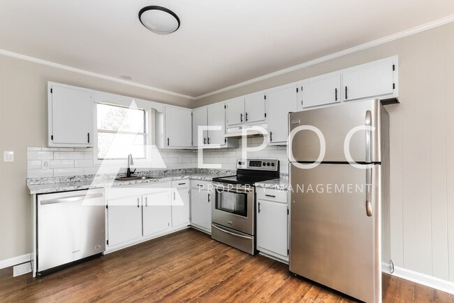 Building Photo - 634 S Elm St