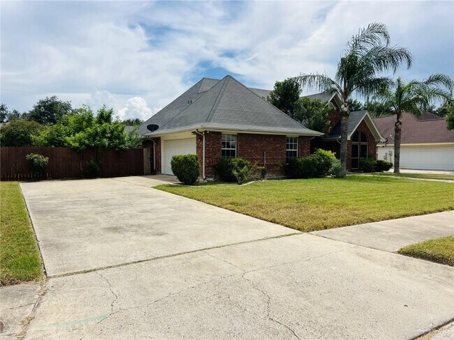 Building Photo - 1612 Merlin Dr