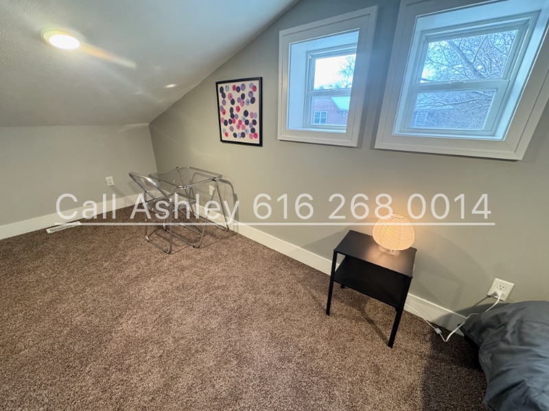 Building Photo - 1032 Logan St SE