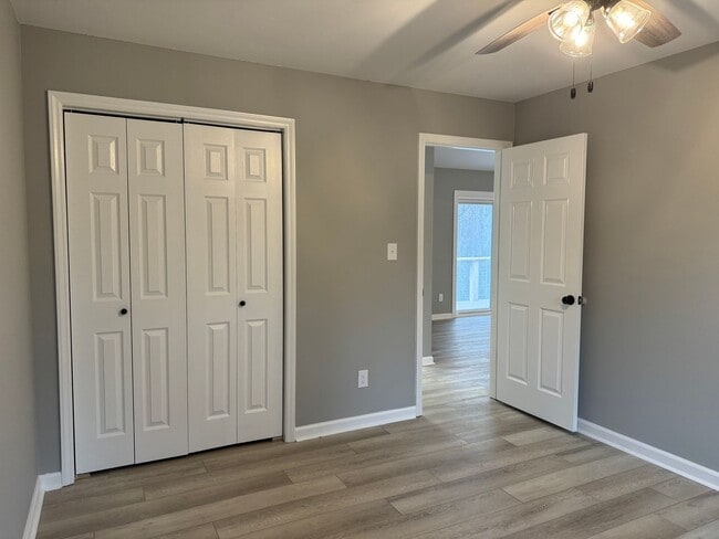 Building Photo - One Bedroom Ranch Home in Denver