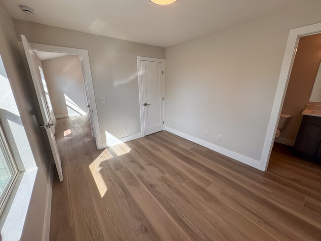 Building Photo - 419 Snyder Ave