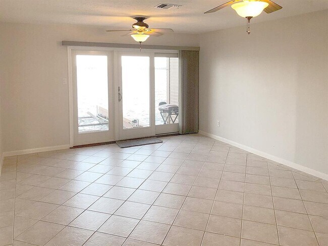 Building Photo - 801 River Rd