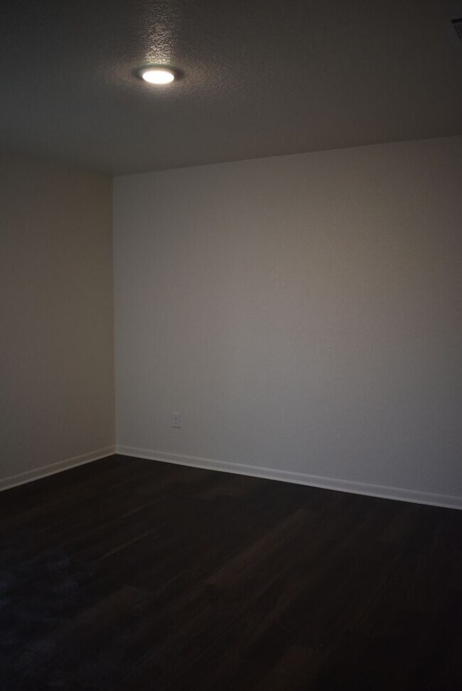 Building Photo - 504 S Juanita Dr