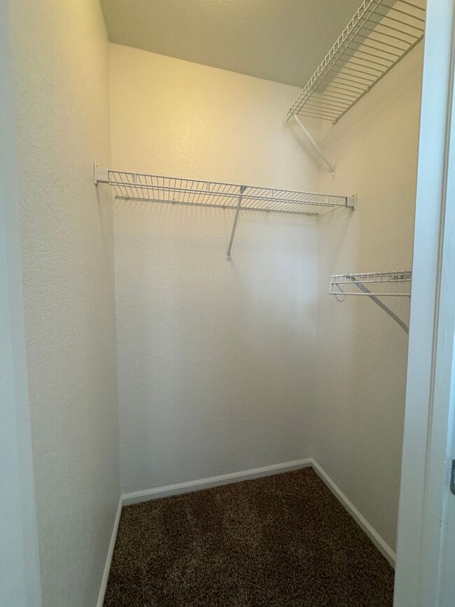 Building Photo - Updated 3 Bedroom in Stetson Hills