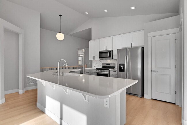 Building Photo - $2,650.00, 5-bed, 3-bed ranch-style home located in Colorado Springs with a large back yard.