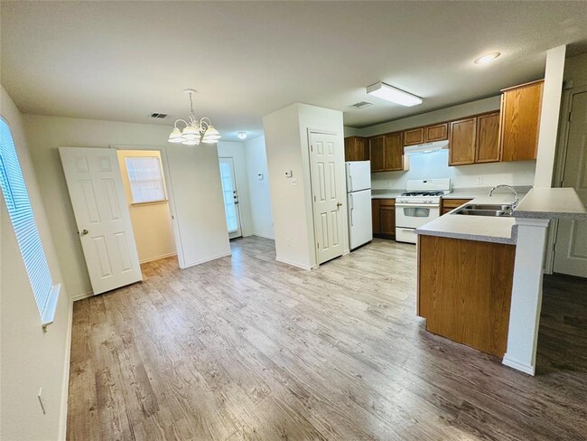 Building Photo - 804 Palo Duro Dr