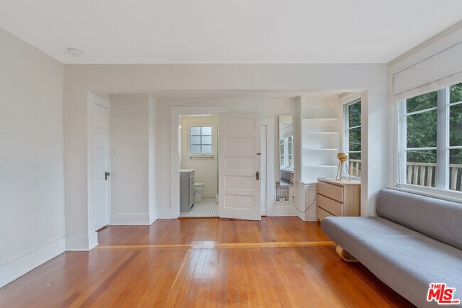 Building Photo - 655 S Hudson Ave