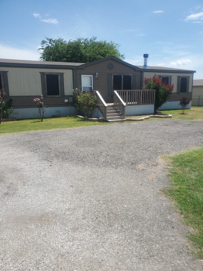 Building Photo - 1118 Meadowlark Dr