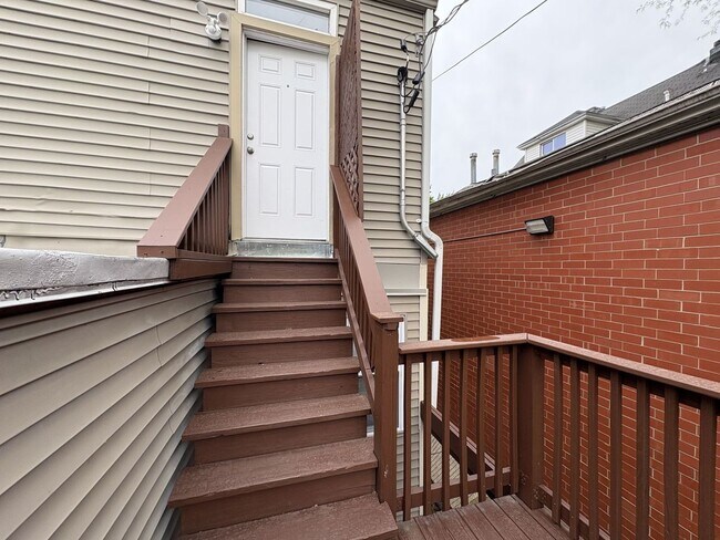 Building Photo - 6834 S Dorchester Ave