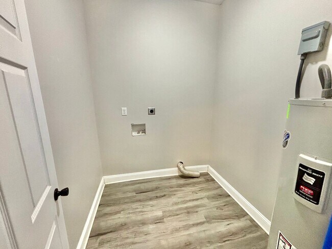 Building Photo - 513 E Ormsby Ave