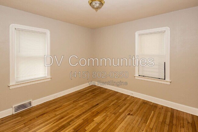 Building Photo - 340 E 197th St