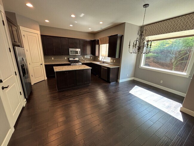 Building Photo - Beautiful Home in the Copper Creek Subdivi...