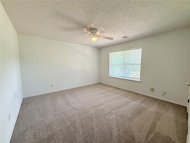Building Photo - 18033 Broadview Dr