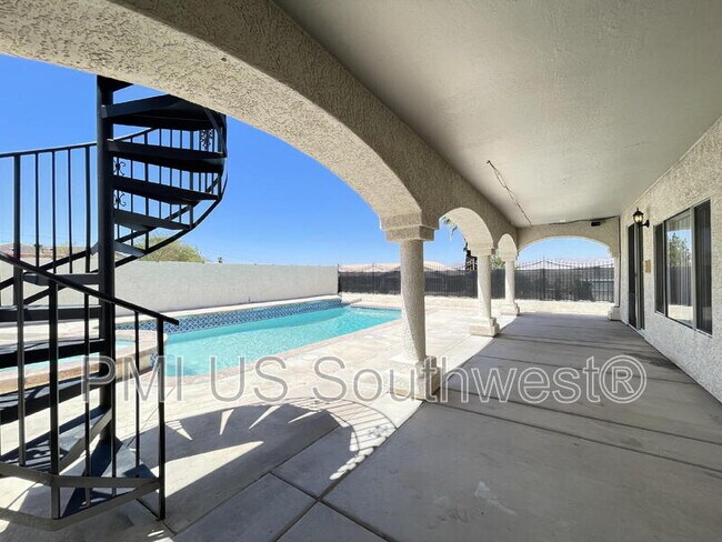 Building Photo - 3300 Ridge View Ave