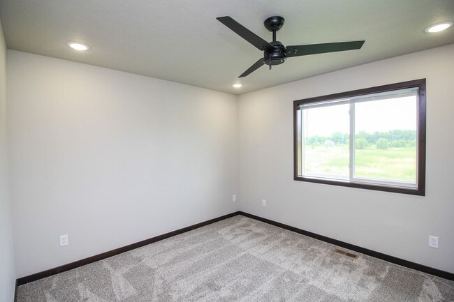 Building Photo - Beautiful 3 bedroom 2 bath unit at 620 Samantha St. in Tea, SD.