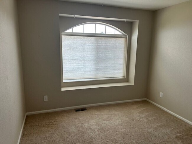 Building Photo - 4 bedroom 3 bathroom house AVAILABLE in Co...
