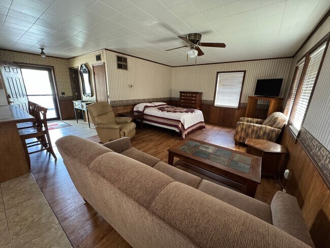 Building Photo - Fully Furnished Cabin on Eufaula Lake