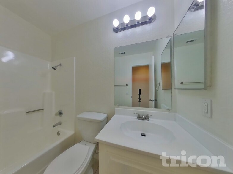 Building Photo - 14353 Victor Dr