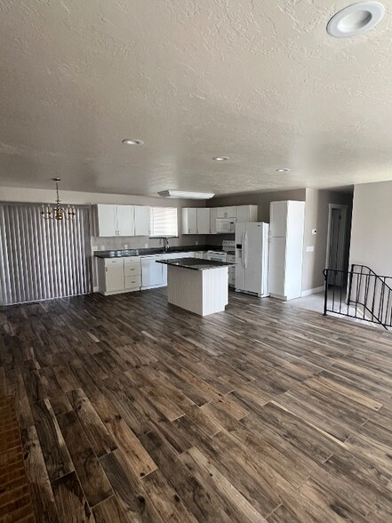 Building Photo - 10428 S 2775 W