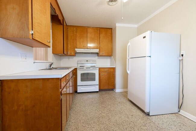 Building Photo - 2BR/1BA (with possible 3rd Bedroom) in Summerfield