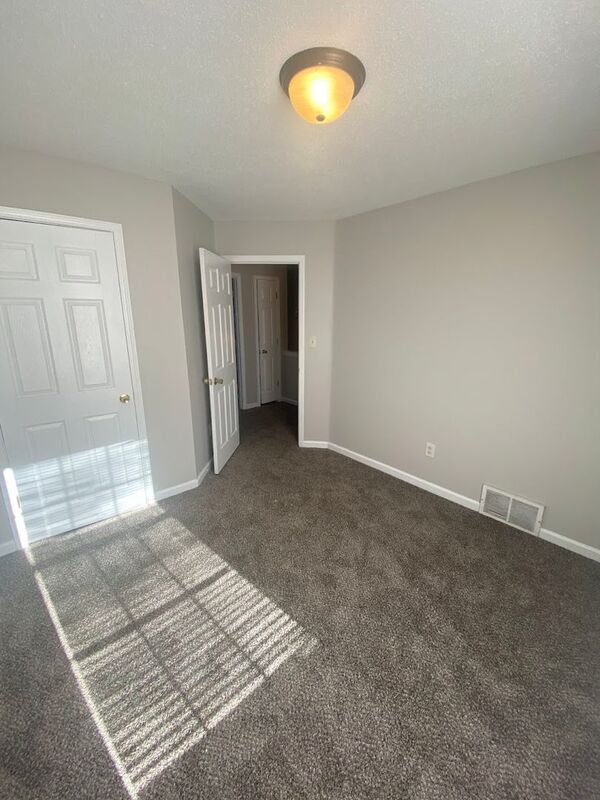 Building Photo - 10053 Lynham Cove