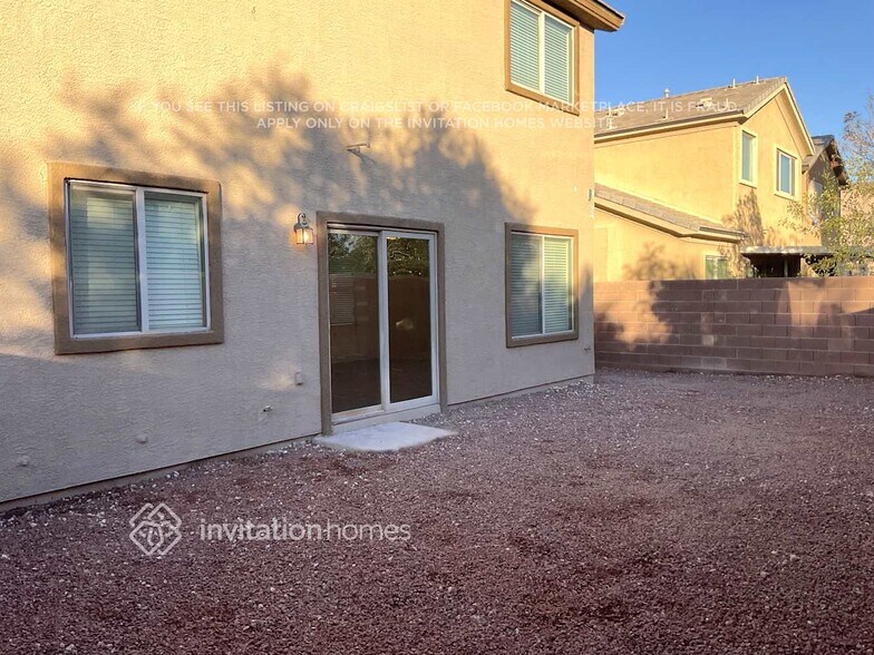 Building Photo - 4461 W Galapagos Ave