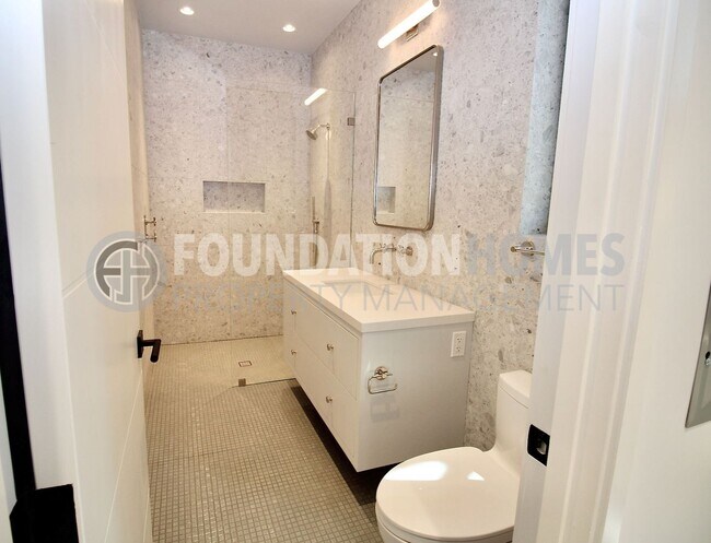 Building Photo - Luxury ADU near Cascade Falls - New Constr...