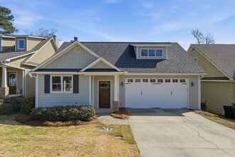 Building Photo - Charming Auburn Home!