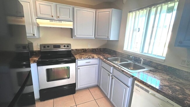 Building Photo - 2185 Pretty Ln