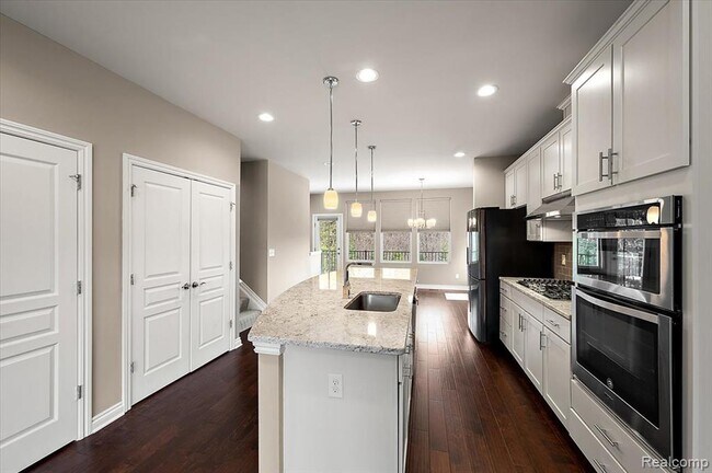 Building Photo - 2877 Hartwick Dr