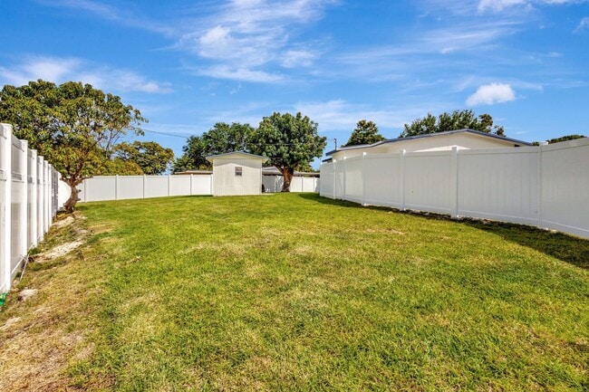 Building Photo - 1335 Lee St