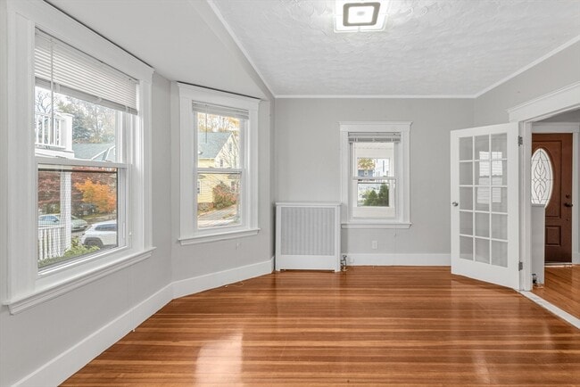 Building Photo - 204 Maple St